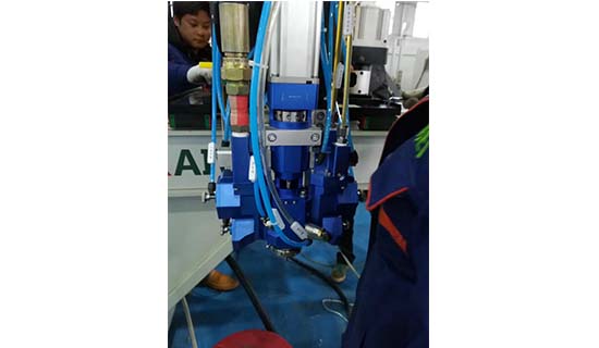 聚氨酯點膠機(jī)