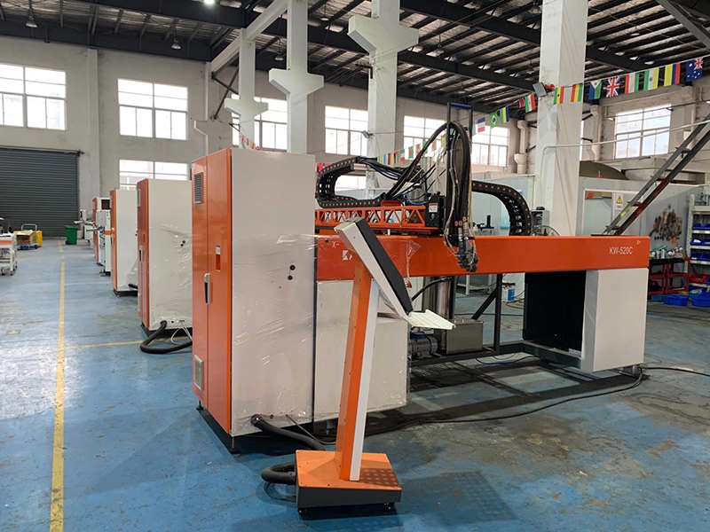 電動(dòng)汽車動(dòng)力電池點(diǎn)膠密封專用KW-520C 全自動(dòng)打膠機(jī)發(fā)泡機(jī)發(fā)貨